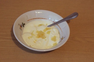 Оладьи из кабачков с чесночным соусом