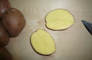 Картофель, фаршированный грибами