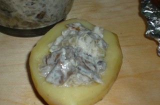 Картофель, фаршированный грибами