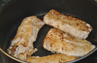 Щука, запеченная с овощами