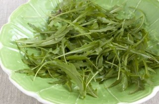 Салат с клубникой и моцареллой