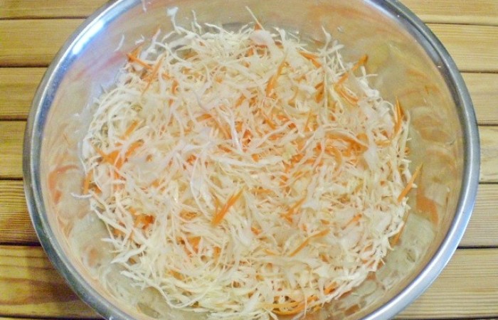 салаты из квашеной капусты рецепты пошагово