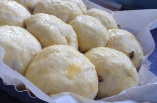 Булочки сдобные с изюмом