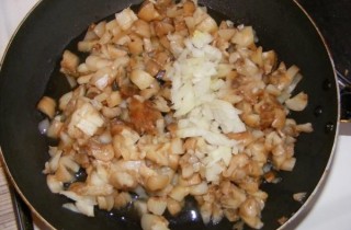 Картофельные зразы с мясом и грибами