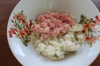 Котлеты куриные с капустой