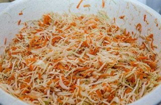 Квашеная капуста с клюквой