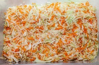 Квашеная капуста с клюквой