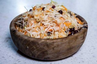 Квашеная капуста с клюквой