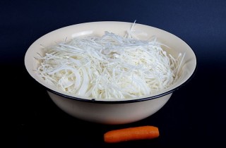 Квашеная капуста с пряностями