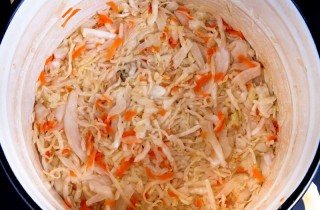 Квашеная капуста с пряностями