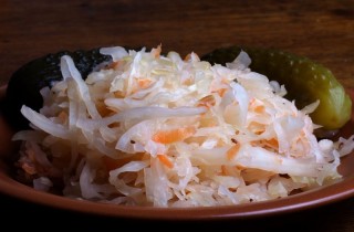 Квашеная капуста с пряностями