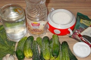 Маринованные огурцы с морковью