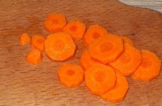 Маринованные огурцы с морковью