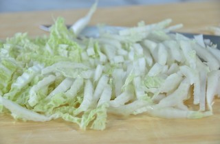 Простой салат из пекинской капусты