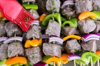 Шашлык из говядины с овощами