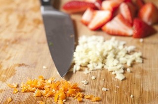 Клубничный соус для куриного шашлыка