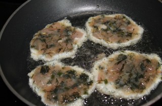 Рубленые куриные котлеты с зеленью