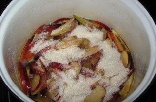 Яблочные дольки в сиропе