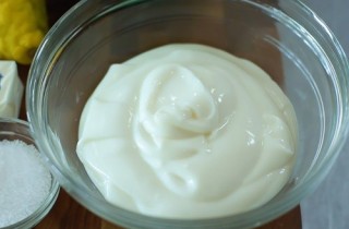 Запеченные куриные ножки в йогуртовом соусе в панировке