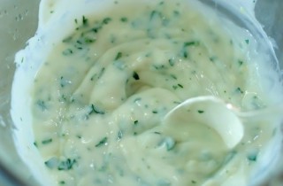 Запеченные куриные ножки в йогуртовом соусе в панировке