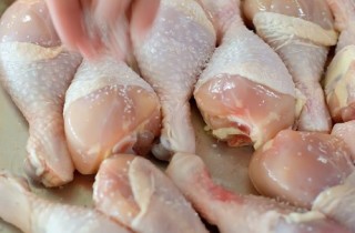 Запеченные куриные ножки в йогуртовом соусе в панировке