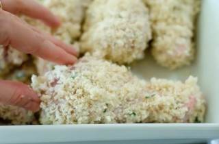 Запеченные куриные ножки в йогуртовом соусе в панировке