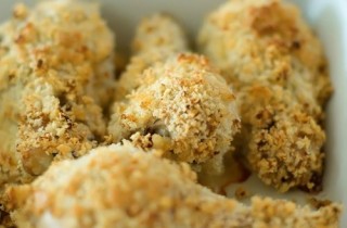 Запеченные куриные ножки в йогуртовом соусе в панировке