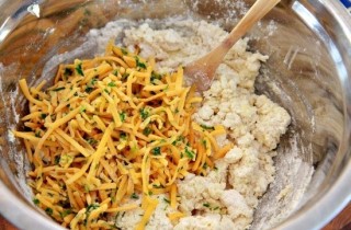 Булочки с сыром и зеленым луком