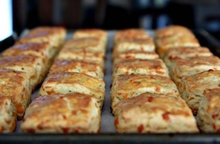 Булочки с сыром и зеленым луком
