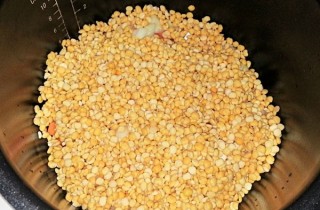 Гороховая каша с ребрышками в мультиварке