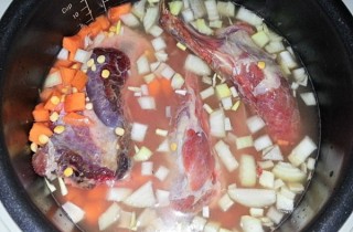 Гороховая каша с ребрышками в мультиварке
