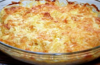 Куриные бедрышки с ананасами и сыром