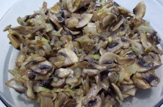 Отбивные из свинины по-французски с шампиньонами