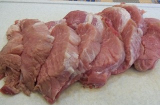 Отбивные из свинины по-французски с шампиньонами