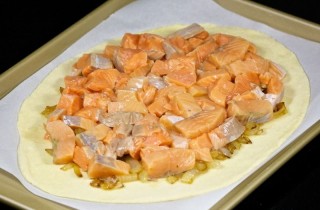 Пирог из красной рыбы