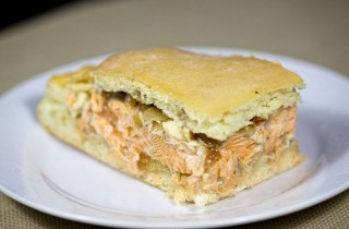 Пирог из красной рыбы