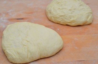 Рыбный пирог из консервированного лосося