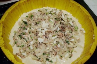 Рыбный пирог из консервов
