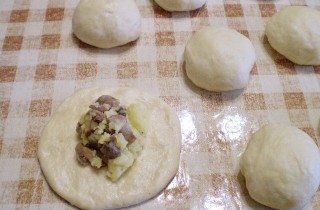 Жареные пирожки с грибами и картошкой