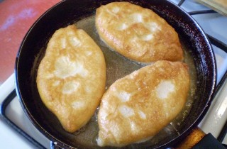 Жареные пирожки с грибами и картошкой