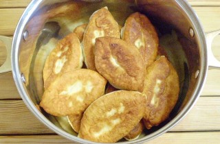 Жареные пирожки с грибами и картошкой