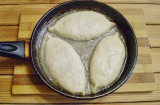 Жареные пирожки с капустой и грибами