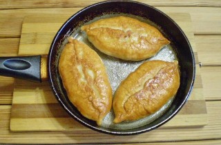 Жареные пирожки с капустой и грибами