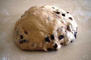 Кулич пасхальный с изюмом
