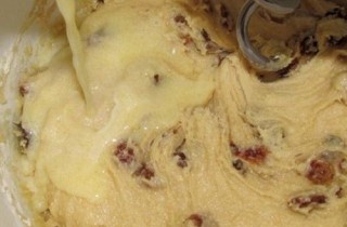 Кулич с изюмом