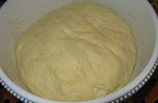 Рогалики с лимоном из дрожжевого теста