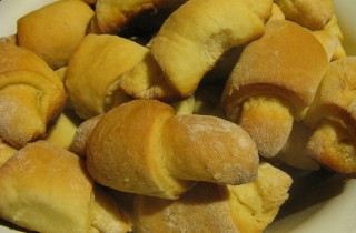 Рогалики с лимоном из дрожжевого теста