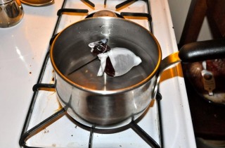 Яйца, крашеные в лоскутах