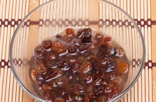 Блинчики с творогом и изюмом, запеченные в духовке