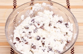 Блинчики с творогом и изюмом, запеченные в духовке